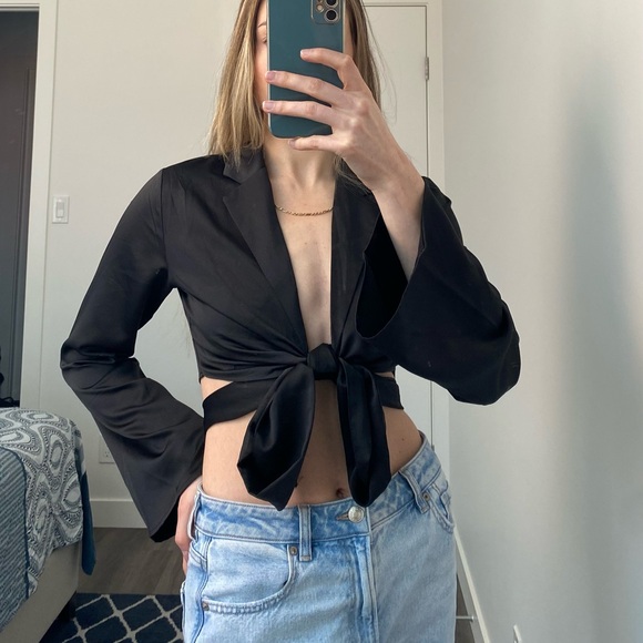 Dynamite Satin Crop top - going out top - Black - Small- Low Cut - Picture 3 of 4